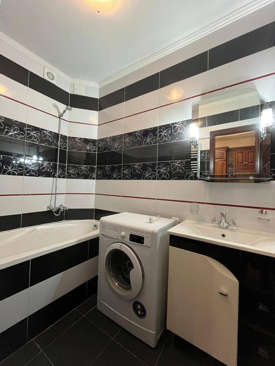 Shpytalna Apartments Lwów Zewnętrze zdjęcie